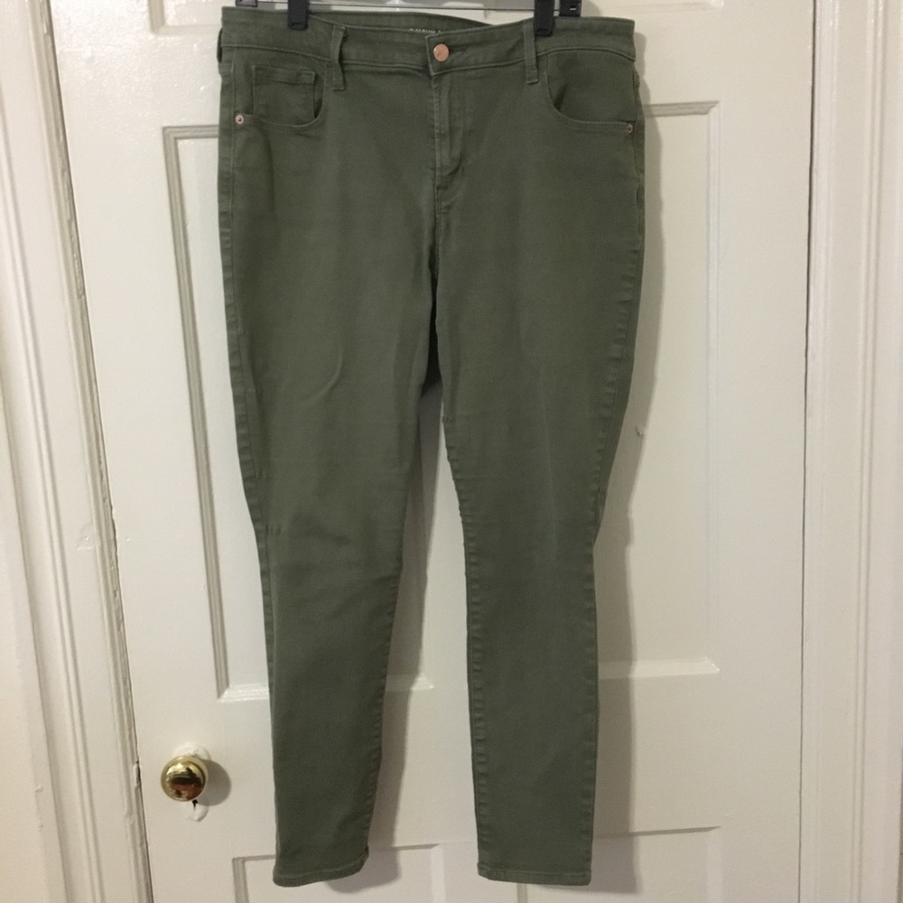 Old Navy Mid Rise Rockstar Jean Size 16